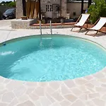 Trulli Annina Con Piscina 펜션 로코로톤도