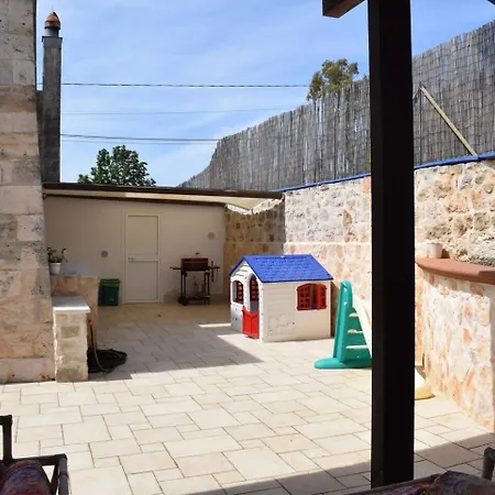 Nyaraló Trulli Annina Con Piscina *