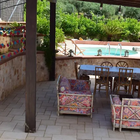 Nyaraló Trulli Annina Con Piscina