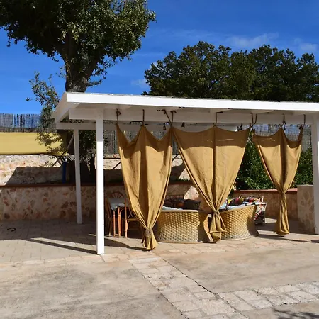 Trulli Annina Con Piscina Locorotondo